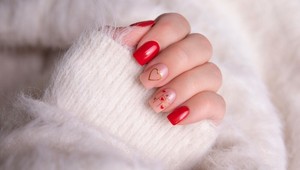 Oblečte svoje nechty do lásky: TOP inšpirácie na valentínsku manikúru