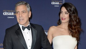 Tehotenská premiéra. Clooney s manželkou na červenom koberci