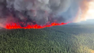 Dym z rozsiahlych lesných požiarov sužuje milióny ľudí v Kanade