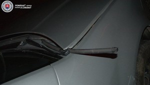 Na Štedrý deň poškodil niekoľko zaparkovaných áut. Agresívny muž napadol aj privolaných policajtov