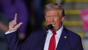 Trump povedal, že by rozhodne zvážil vystúpenie Spojených štátov z NATO