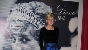 Princezná Diana sa bála médií a rada otvárala darčeky