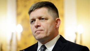 Premiér Robert Fico zostáva v nemocnici do konca týždňa