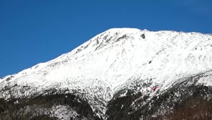 VIDEO: Tatranci zimné oblečenie ešte neodkladajú. Očakáva sa ochladenie so snežením