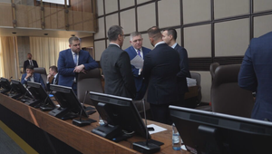 Hlas tlačí na rýchlu voľbu predsedu parlamentu. Premiér nerozumie ich horlivosti