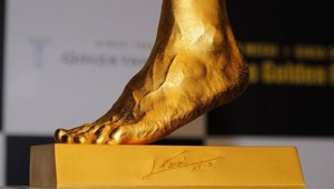 Z Messiho (25) je zlatník! Má zlatú loptu, kopačku a už aj nohu