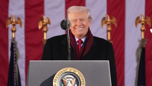 Trump chce chrániť USA pred "zdravotnou záťažou". Víza nemusia dostať ľudia s nadváhou