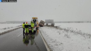 Z košického Pereša sa pre nehodu kamióna na letisko nedostanete