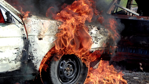 Oheň pod lupou: Čo robiť, keď auto zachvátia plamene
