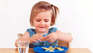 Detské potraviny. Usmiate tváričky zrejme z obalov zmiznú