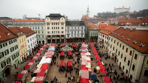 Kontrola potravín na vianočných trhoch. Viaceré stánky s občerstvením pochybili