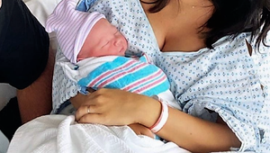 Číslo 5 je na svete! Hlásia šťastní hviezdni rodičia