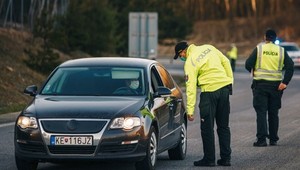 Opitý vodič počas kontroly napadol policajta kľúčmi. Hrozí mu väzenie