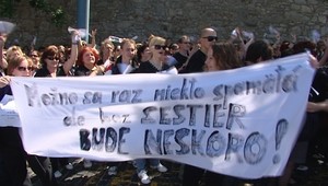 ZÁZNAM: Sulíka miesto zdravotných sestier zaujíma parlamentná garáž...