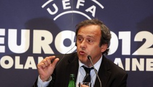 Platini nadšený z organizácie, trápia ho len chuligáni