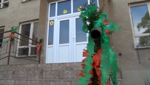 Žene a synovi prváčikovi sa vyhrážal priamo v škole. Deti boli vydesené