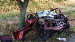 Ľuboš (20) vpálil zozadu do auta. Bol opitý a viezol drogy