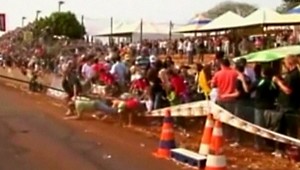 Obraz hrôzy! Tribúna plná divákov sa zrútila ako domino...