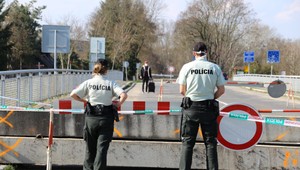 Ústredný krízový štáb zvažuje zavedenie povinnej štátnej karantény