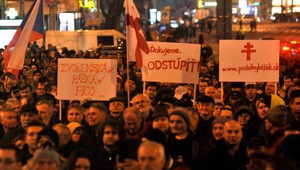 Protest proti korupcii vo vláde. V Bratislave skandovali tisíce ľudí
