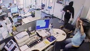 Policajt (32) si prilepšil o 8 tisíc eur. Prepadával banky...