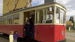 Bratislava si pripomína 130 rokov MHD. Do ulíc vyrazí posledná československá dvojnápravová električka