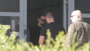 Ružinov sa spamätáva z tragédie: Otec sa vrátil do bytu po smrti dvoch dcérok