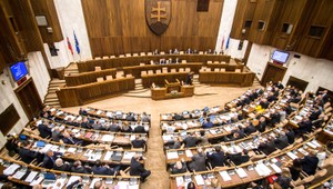 Poslanci schválili balík protiteroristických zákonov. Nie je sa čoho obávať, tvrdí Fico