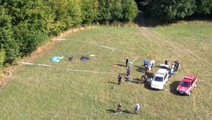 Lietadlá, ktoré sa zrútili s parašutistami, nemali čierne skrinky