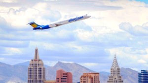 Lietadlu dochádzalo palivo, chcelo pristáť na uzavretom letisku