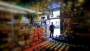 Strážnika v obchode zbil tínedžer (15), Dušan skončil v nemocnici