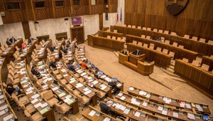 Rýchla zmena zákonov škodí biznisu. V konečnom dôsledku ale na tento stav doplácajú práve zamestnanci