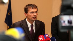 Liberáli by dali migrantov do kasární, podľa Galka ich tam môžu strážiť