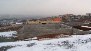 Podpredseda komisie pre územný plána a výstavbu si stavia dom načierno