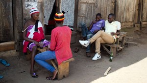 Ugandskí muži sa sťažujú na veľkosť prezervatívov