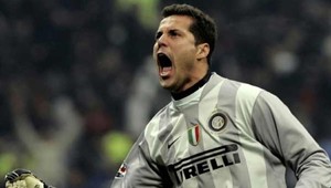 Pohroma pre Inter Miláno, brankár Julio Cesar havaroval