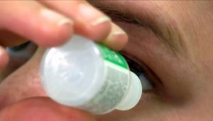 Opakuje sa vám "jačmeň" na oku? Nikdy ho nevytláčajte