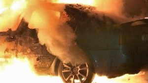 Podpálili autá, podľa majiteľa ide o pomstu