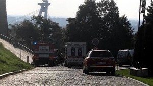 V parlamente zasahovali záchranné zložky pre podozrivý biely prášok