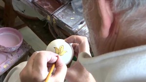 V Modre vyrábajú unikátne vianočné gule z hliny