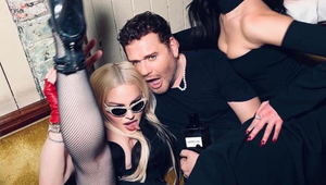 Madonna po odhalenej bradavke ďalej provokuje: Ukázala rozkrok!