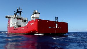 Lode zachytili ďalšie signály, po lietadle ani stopa