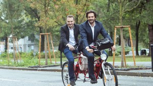 Ministri prišli na vládu na tandemových bicykloch aj elektromobile