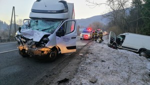 Smrteľná nehoda dvoch dodávok. O život prišiel spolujazdec