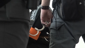 Sudca prepustil obvinených policajtov. Prokurátor žiada väzbu