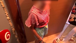 Matka zo Šale, ktorá deťom vulgárne nadáva a vyhráža sa zabitím, vraj miluje len mladšieho syna