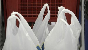 Už rok nenakúpime počas štátnych sviatkov. Kto tým získal a kto stratil?