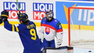 Slováci na Švédov nestačili, prehrali 1:6. Vo štvrtok ich v štvrťfinále čaká Kanada