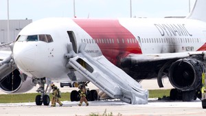 Pre požiar lietadla evakuovali ľudí, pred štartom mu začal horieť motor