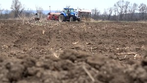 Obrovskú rozdrobenosť slovenských pozemkov ešte z obdobia Márie Terézie má vyriešiť novela zákona